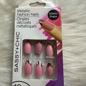 🩷5/$10 Sassy+Chic Metallic Fashion Nails